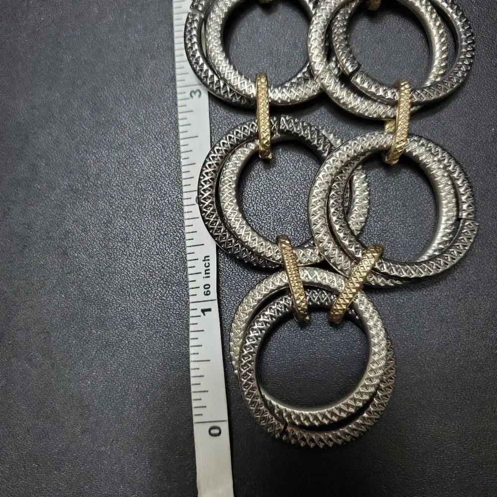 Unbranded interwoven circles